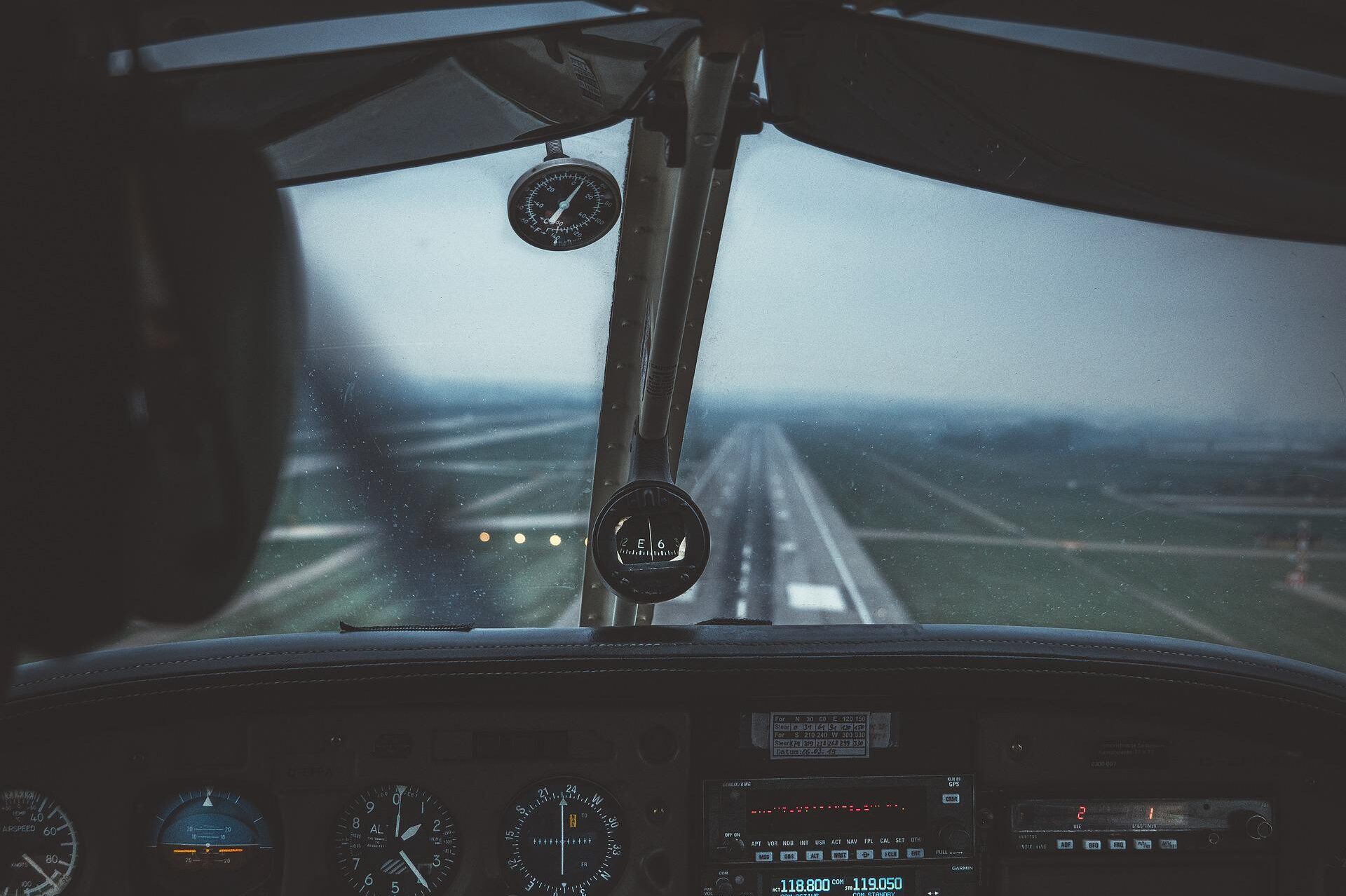 cropped-cockpit-4598188_1920.jpg